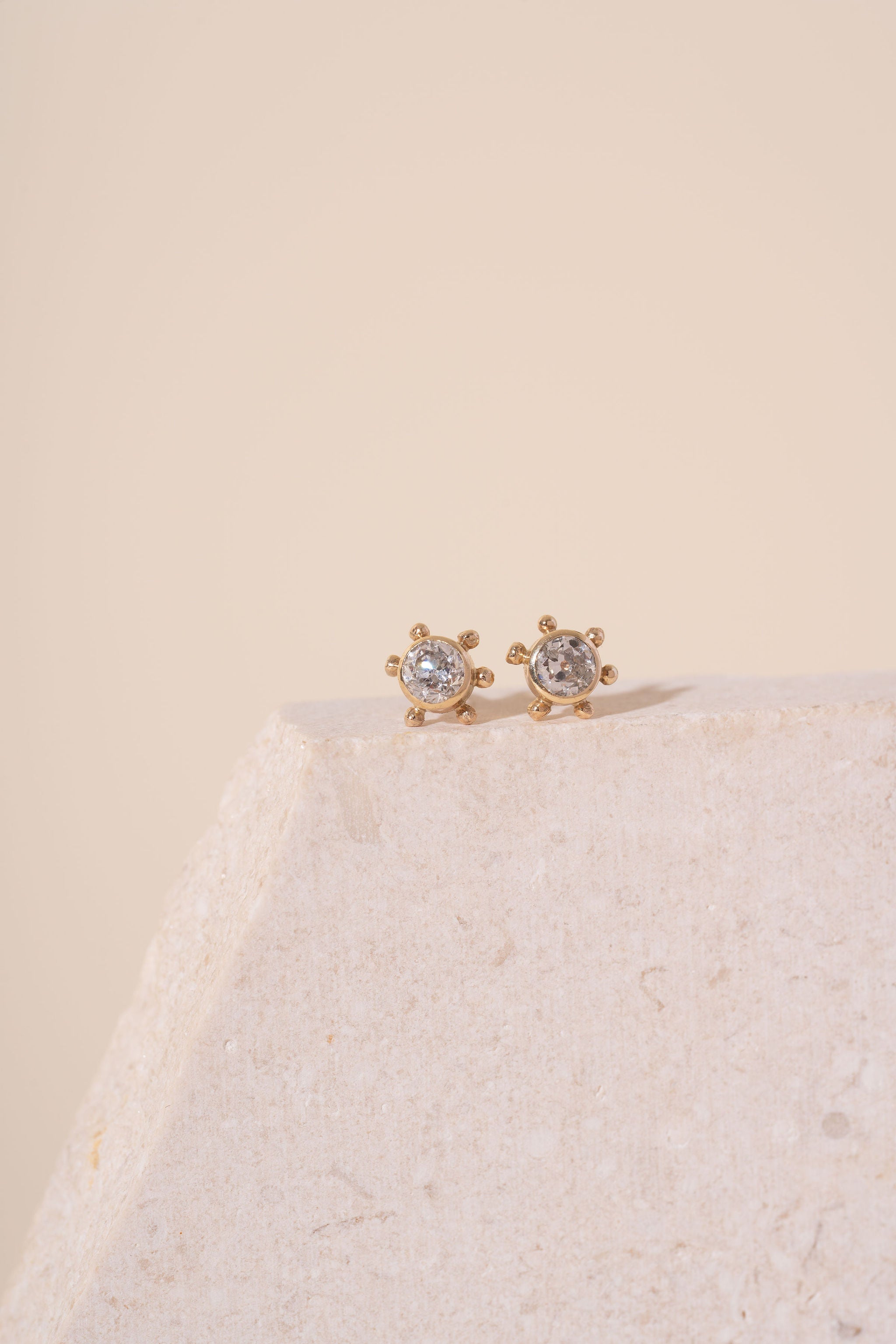 9ct Vintage Diamond Scattered Pebble Studs