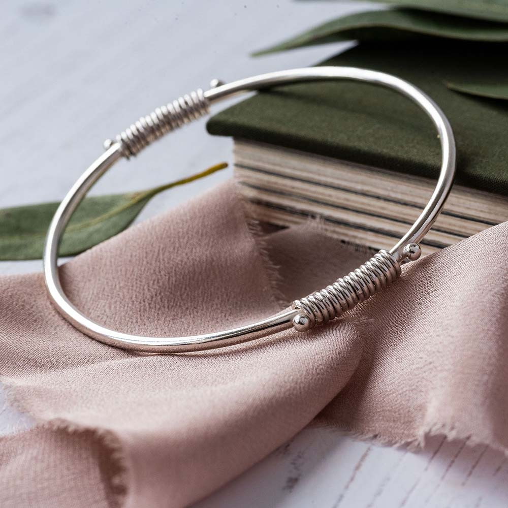 silver bangle with moving jump rings fidget jewellery mega fringe collection recycled silver polished contemporary design